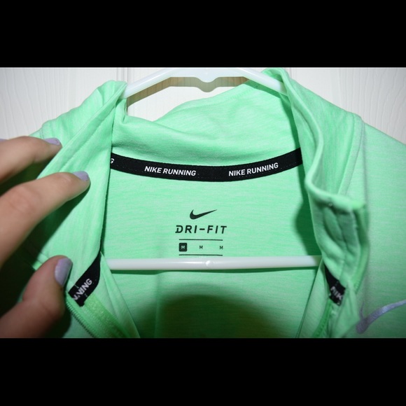 NEW NIKE Zip Up WITH TAGS. Light green, Size M - Picture 3 of 4